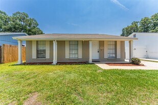 16017 Woodpine Dr in Tampa, FL - Building Photo