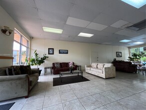 4334 NW 9th Ave in Deerfield Beach, FL - Building Photo - Building Photo