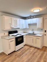 147 State St, Unit 5 in Ellsworth, ME - Foto de edificio - Building Photo