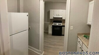 95 Nichols St, Unit 4 in Everett, MA - Building Photo