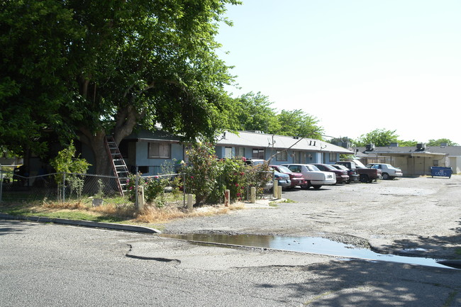 870-876 Acacia in Atwater, CA - Building Photo - Building Photo