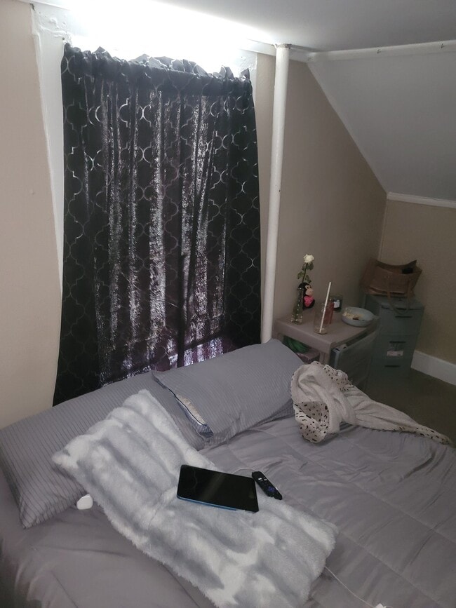 232 Elm St, Unit Apt 4
