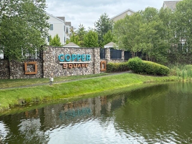 505 Copper Square Dr in Bethel, CT - Building Photo