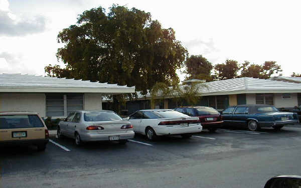 Victoria Park Regency: 820 NE 16 Ave in Fort Lauderdale, FL - Building Photo - Building Photo