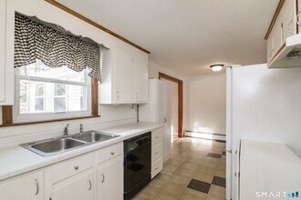 17 Howard St in Enfield, CT - Building Photo - Building Photo