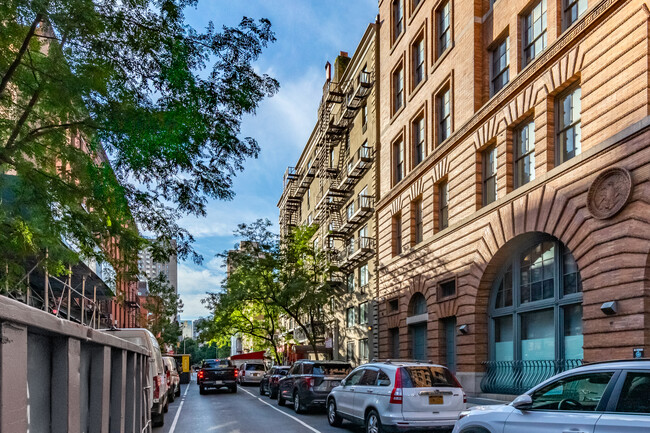 160 E 26th St in New York, NY - Foto de edificio - Building Photo