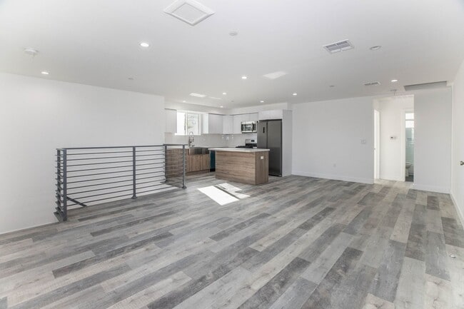 543 N Virgil Ave in Los Angeles, CA - Building Photo - Building Photo