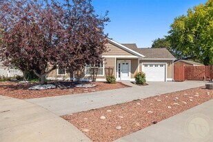3831 Yorkshire Ct N in Billings, MT - Building Photo