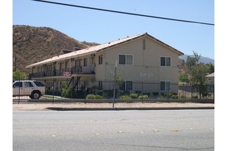 17920 Sierra Hwy in Santa Clarita, CA - Building Photo - Building Photo