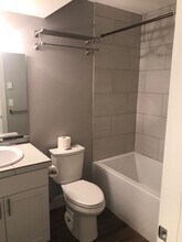 7936 SE Raymond St in Portland, OR - Building Photo - Building Photo