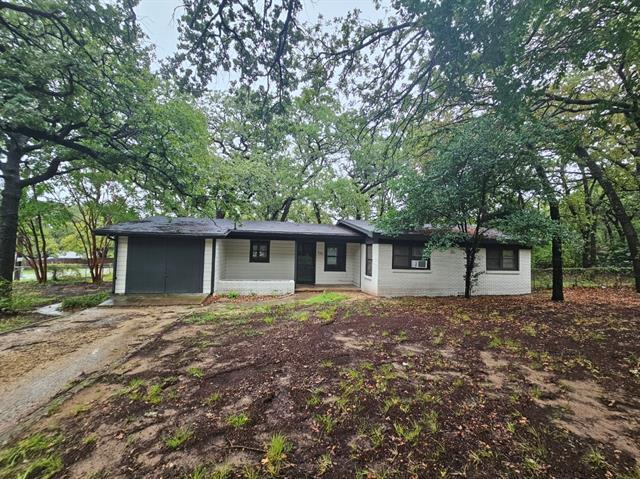 920 Red Bud Dr in Azle, TX - Building Photo