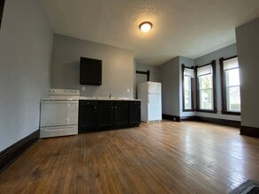 742 Broadway St in Niles, MI - Building Photo - Building Photo