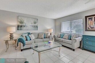 204 Burgundy E in Delray Beach, FL - Building Photo - Building Photo
