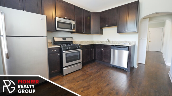 property at 2259 W Hirsch St