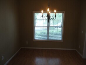 8316 Neuse Lawn Rd in Raleigh, NC - Foto de edificio - Building Photo