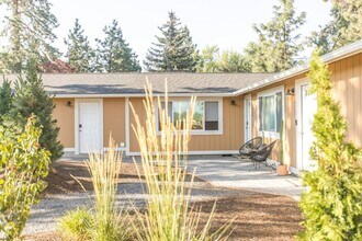 437 SE Railroad St in Bend, OR - Building Photo - Building Photo