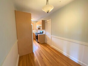 520 High St, Unit 3 in Medford, MA - Foto de edificio - Building Photo