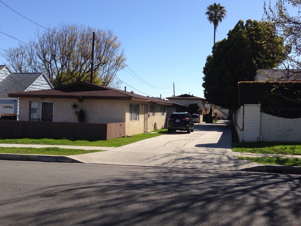 25530 Oak St in Lomita, CA - Building Photo