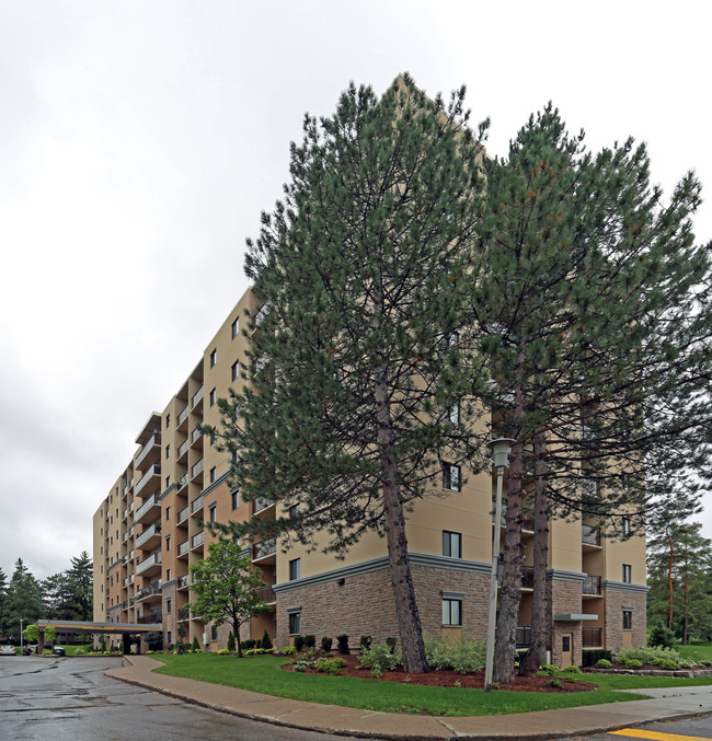 550 Berkshire Dr in London, ON - Building Photo - Building Photo