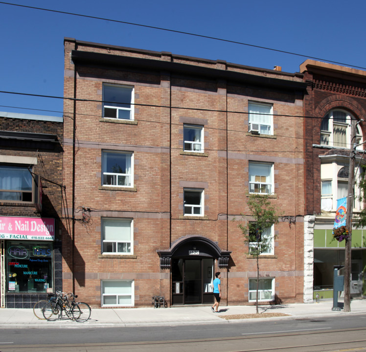 1520 Dundas St W in Toronto, ON - Building Photo