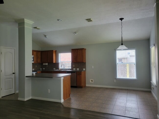 30311 Saw Oaks Dr in Magnolia, TX - Building Photo - Building Photo