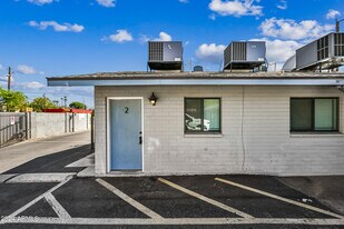 1744 W Glendale Ave in Phoenix, AZ - Building Photo