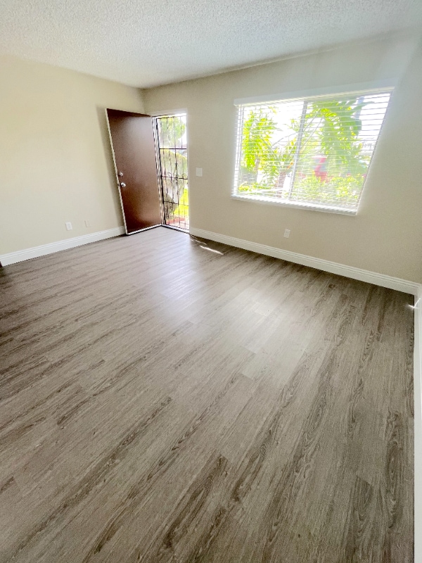 831 S Oaks Ave in Ontario, CA - Building Photo - Building Photo