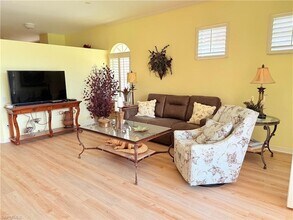 1000 L'Ambiance Cir in Naples, FL - Foto de edificio - Building Photo