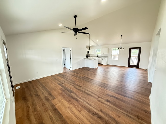 127 Sky View Meadow Dr in Crossville, TN - Foto de edificio - Building Photo