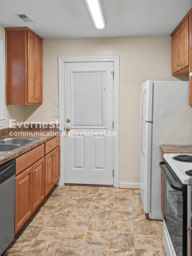 907 Coleman Dr in Williamsburg, VA - Foto de edificio - Building Photo