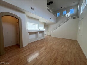2697 Hillgrass Rd in Las Vegas, NV - Building Photo - Building Photo