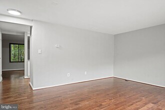 5863 Jackson Oak Ct in Burke, VA - Building Photo - Building Photo