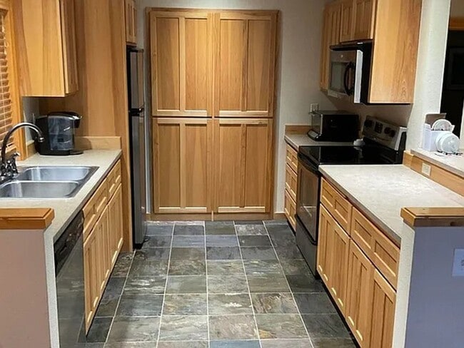 4640 Harrier Dr in Klamath Falls, OR - Building Photo - Building Photo