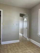 2223 E Vollmer Ave in Milwaukee, WI - Foto de edificio - Building Photo