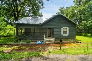 23 East St in Sylacauga, AL - Building Photo