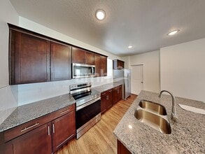 6088 S Jordan Pkwy W in South Jordan, UT - Building Photo - Building Photo