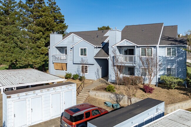Lighthouse Condominiums in Vallejo, CA - Foto de edificio - Building Photo