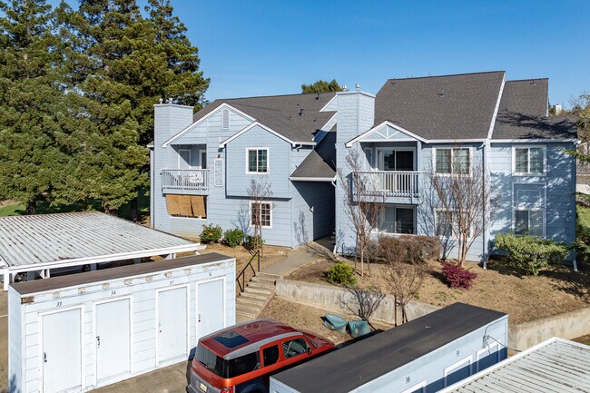 Lighthouse Condominiums in Vallejo, CA - Building Photo - Building Photo