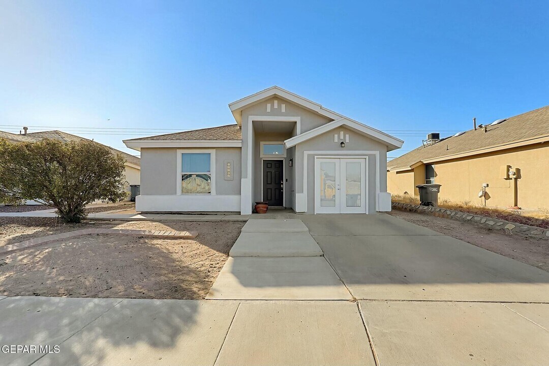 12904 Alfredo Apodaca Dr in El Paso, TX - Building Photo