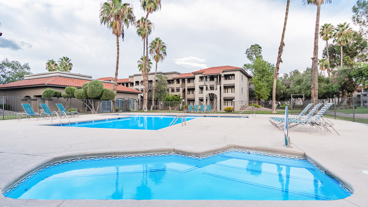 Canyon Oaks in Tucson, AZ - Building Photo