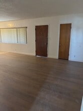 11707 S Vermont Ave, Unit #4 in Los Angeles, CA - Building Photo - Building Photo