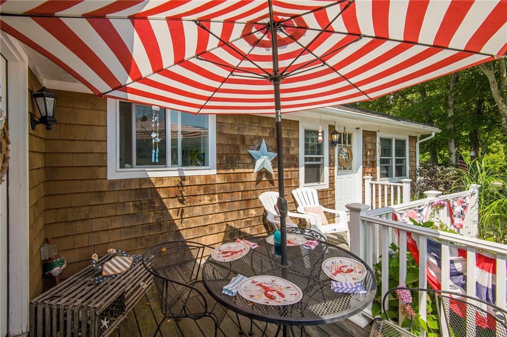 110 Angell Rd in Narragansett, RI - Building Photo