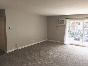 9S 120 Lake Dr in Willowbrook, IL - Building Photo - Building Photo