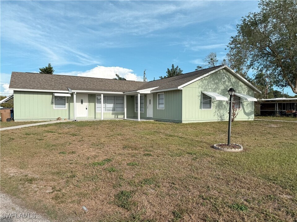 2226 Virginia Ave in Ft. Myers, FL - Building Photo