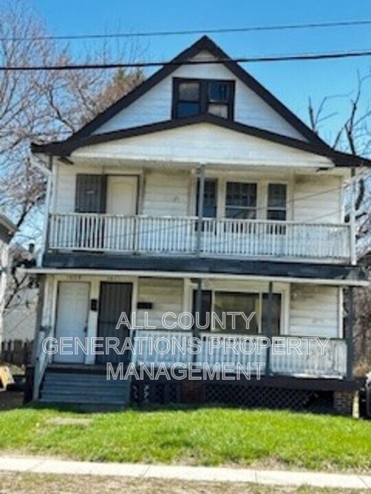 1011 E 140th St in Cleveland, OH - Foto de edificio