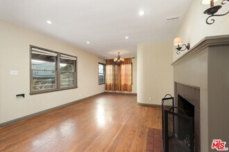 2587 S Westgate Ave in Los Angeles, CA - Building Photo - Building Photo