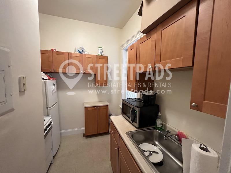 29 Park Dr in Boston, MA - Building Photo