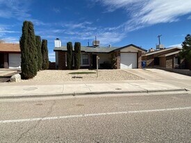 1568 Dick Mayers Dr in El Paso, TX - Building Photo