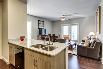 Woodcreek in Wimberley, TX - Foto de edificio - Building Photo