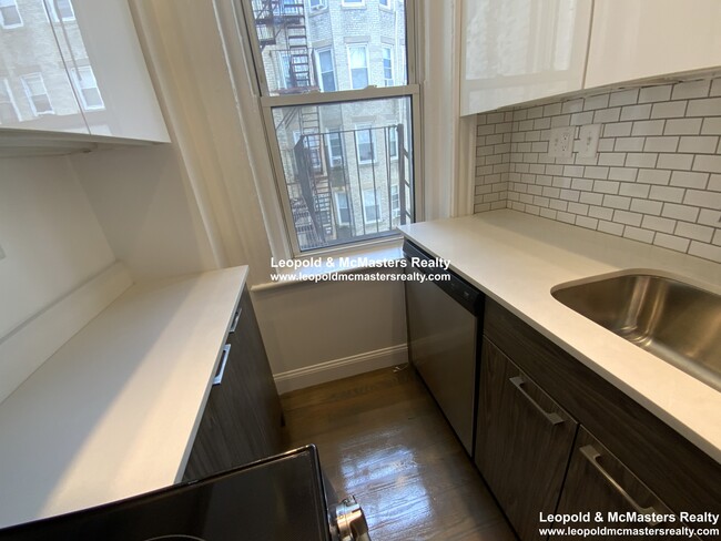 104 Peterborough St, Unit 33 in Boston, MA - Building Photo - Building Photo
